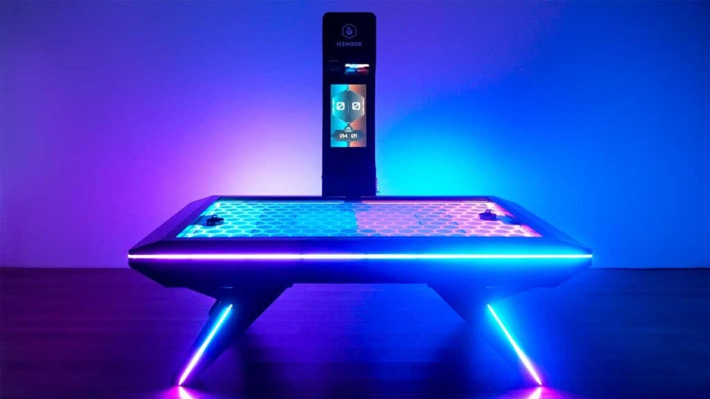 Interaktywny stół do air hockey IceHook zainstalowany w obiekcie rozrywkowym — 4